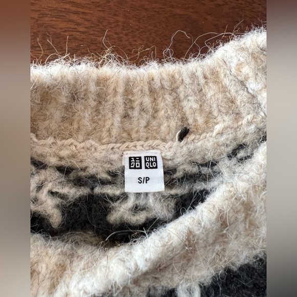 Uniqlo Knit Sweater - Picture 3 of 4